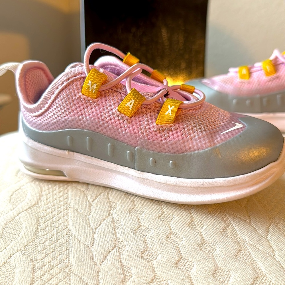 👟👟👧 - Picture 8 of 9